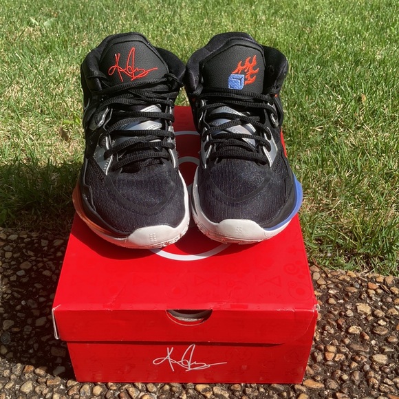 Kyrie Infinity - Picture 2 of 7